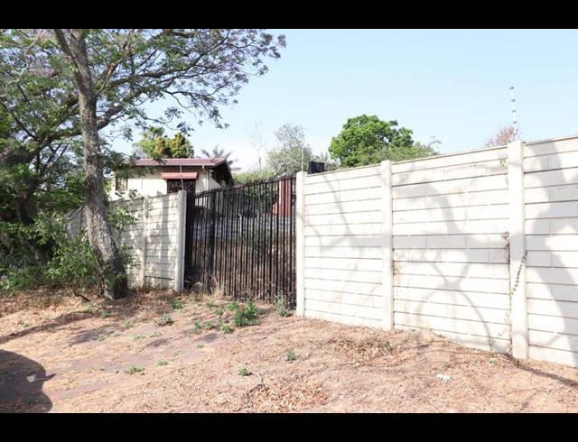 LAND FOR SALE IN BRYANSTON